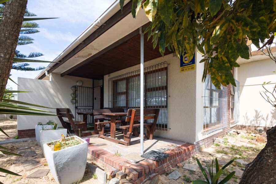 3 Bedroom Property for Sale in Peerless Park West Western Cape